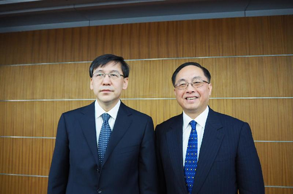 Mr Yang (right) met with Vice Minister of the Ministry of Science and Technology Mr Yin Hejun (right) in the morning. They agreed to enhance collaboration on promoting innovation and technology development in the two places.