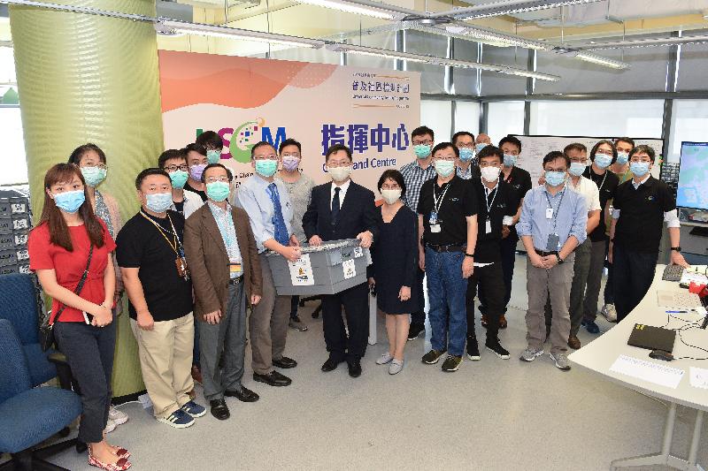 The Secretary for Innovation and Technology, Mr Alfred Sit (front row, fifth left), and the Permanent Secretary for Innovation and Technology, Ms Annie Choi (front row, sixth left), today (September 7) visited the Logistics and Supply Chain MultiTech R&D Centre (LSCM) command centre set up for the Universal Community Testing Programme and expressed their appreciation for the command centre's ability to  streamline the logistical arrangements for specimens through technology. Also pictured is the Chief Executive Officer of the LSCM, Mr Simon Wong (front row, fourth left).