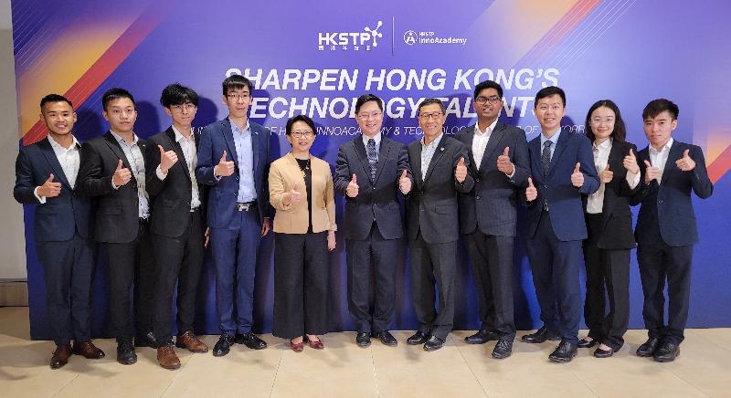 The Secretary for Innovation and Technology, Mr Alfred Sit (centre), joins a group photo with the eight cohorts of the Technology Leaders of Tomorrow (TLT) programme at the Launch Event of HKSTP InnoAcademy & TLT today (October 7). Next to him is the Chief Executive Officer of the Hong Kong Science and Technology Parks Corporation, Mr Albert Wong (fifth right).