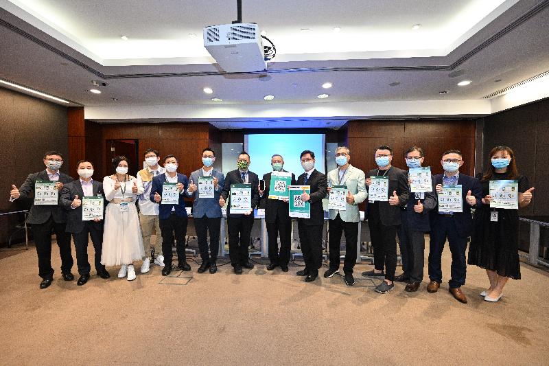 The Secretary for Innovation and Technology, Mr Alfred Sit (sixth right), is pictured with Legislative Council member, Mr Tommy Cheung (seventh right), and representatives from catering businesses during a briefing on the "LeaveHomeSafe" mobile app today (November 20).