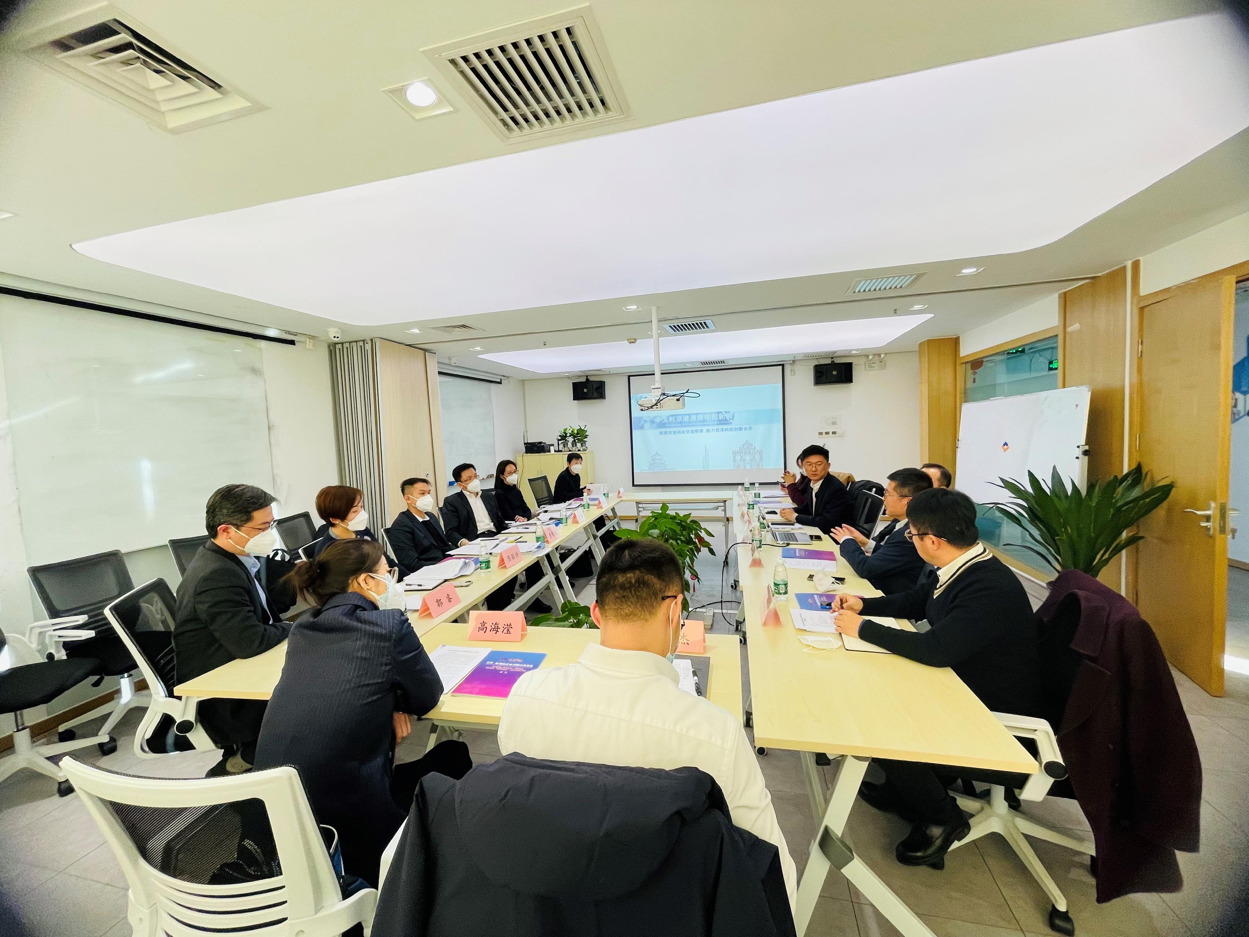 The Secretary for Innovation, Technology and Industry, Professor Sun Dong (fourth left), visits the Zhongguancun Beijing-HongKong-Macao Youth Innovation Center in Beijing today (January 17) to learn more about the Center's work and achievements on support provided to Beijing and Hong Kong enterprises on technology collaboration and innovation development.
